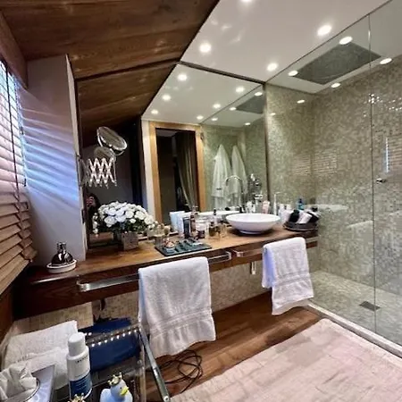 Cosy Penthouse Village דירה *